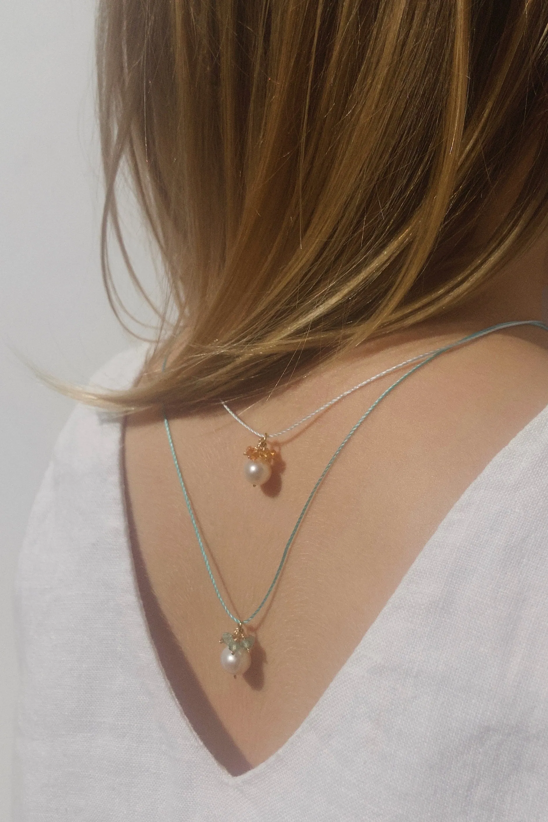 Flower necklace with sapphires
