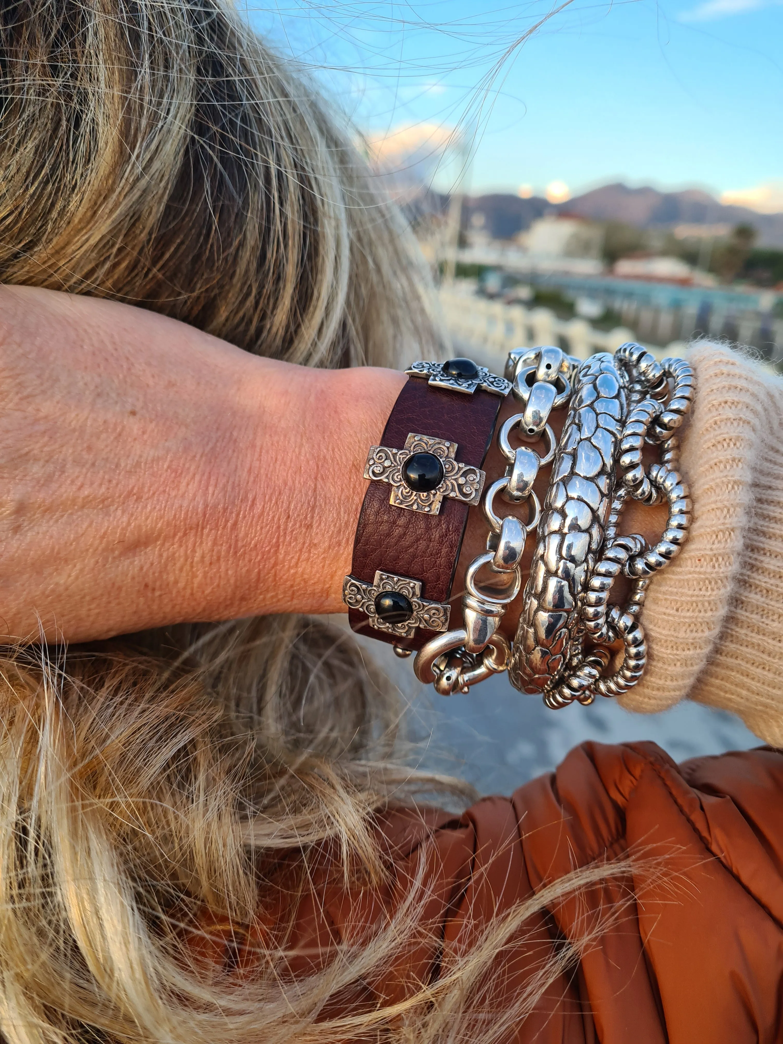 LEATHER BRACELET SILVER AND ONYX