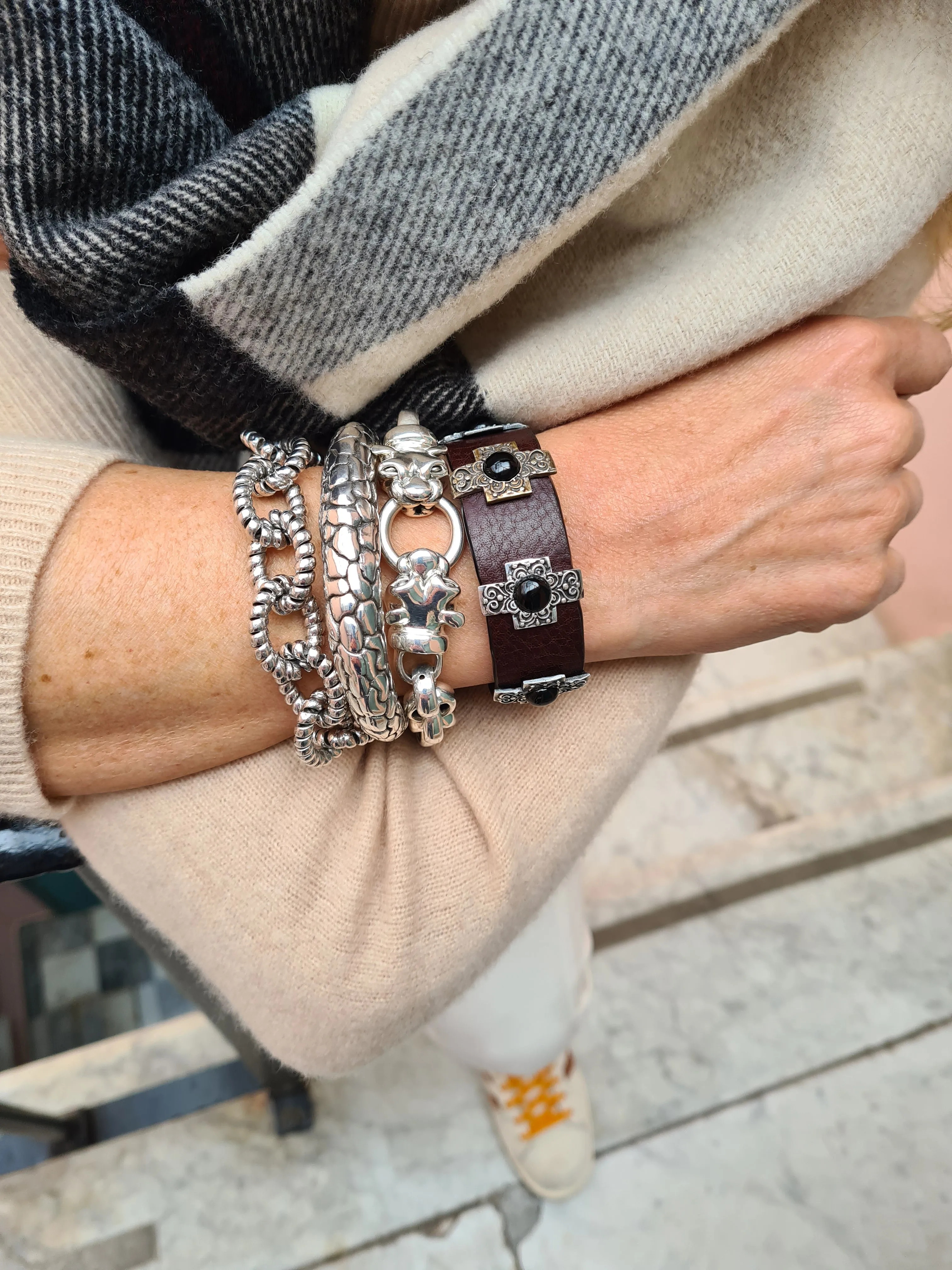 LEATHER BRACELET SILVER AND ONYX